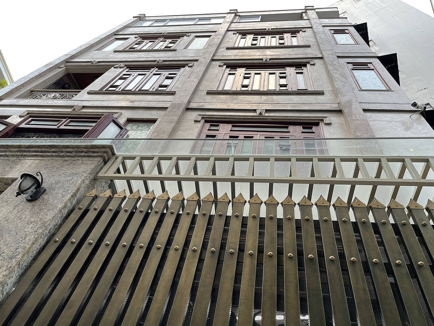 Bán nhà Huỳnh Tịnh Của, Quận 3 tuyệt phẩm B.thự Mini 4 lầu,c.trình nhà làm bằng đá Marble và Gỗ Quý - hẻm ôtô